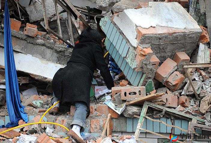 腰下一沉，那层膜被瞬间穿透的震撼瞬间