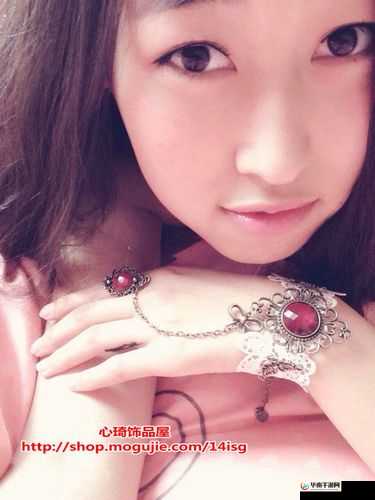 激情碰撞：红色妖姬与红黄双辣的交响乐盛宴