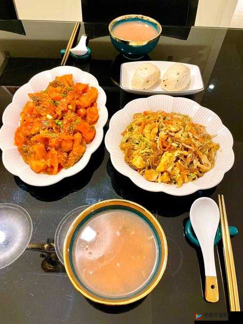 老卫和淑荣的家庭晚餐:温馨时刻中的亲情与美食交融