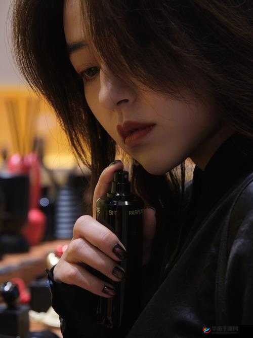 国色天香精品一卡二卡三卡：极致视觉盛宴，让你欲罢不能