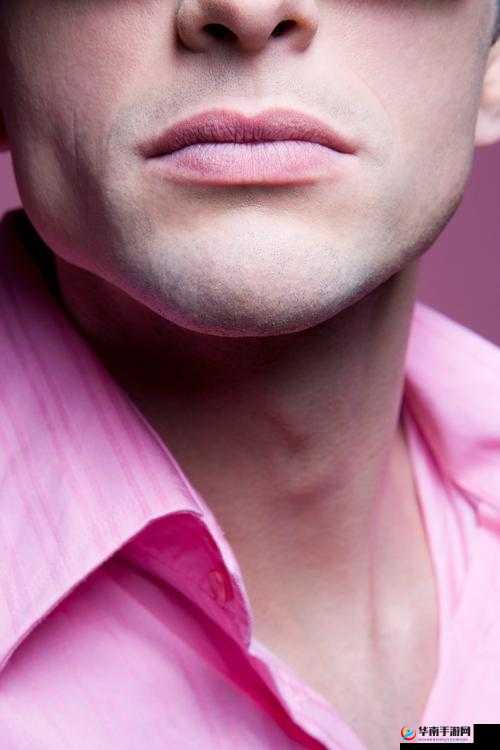 男生很突然地摸了我的脸一下，这让我始料未及