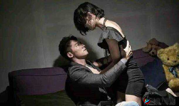 美女大胆扒开双腿让男人肆意捅入的激情画面