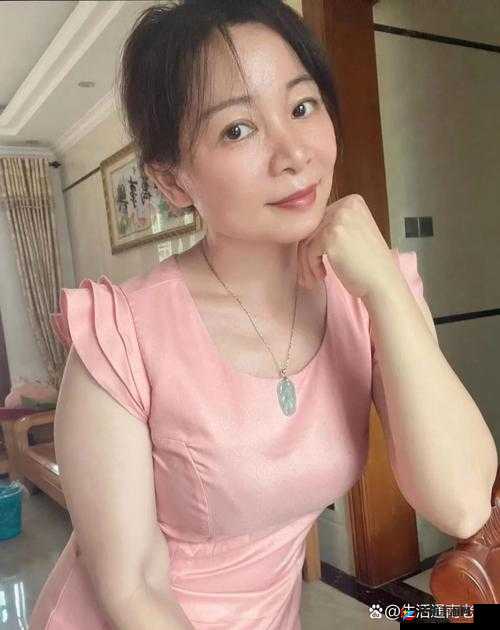 轻年妇女：丰满成熟的韵味与魅力