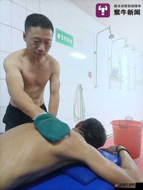 ChinaGay 洗澡偷偷搓澡工：一场隐秘的浴室邂逅