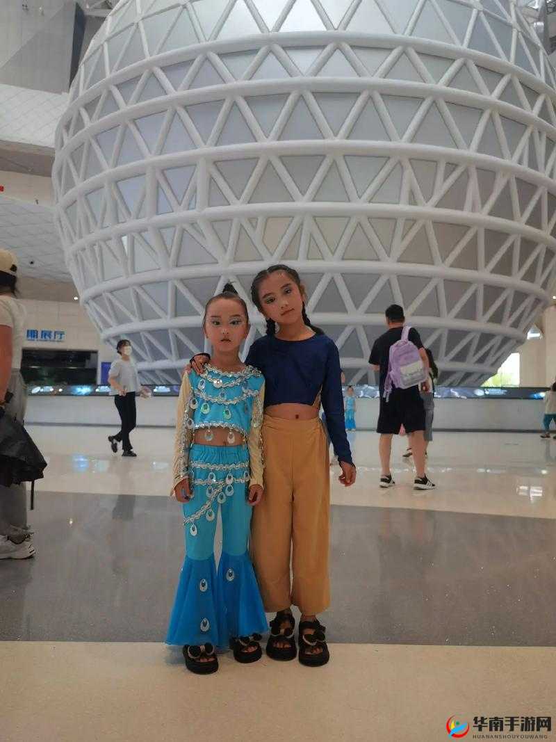 双胞胎姐姐怀孕妹妹也有孕反：这奇特现象背后的真相究竟如何