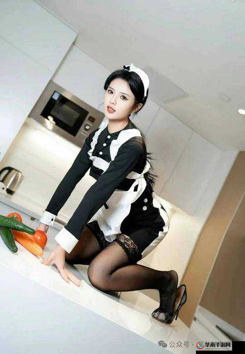 ：可乐操丝袜诱惑：一场充满想象力的视觉盛宴