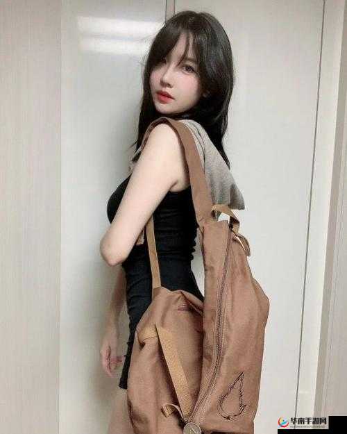 超级 YIN 荡的高中女学生 H 女主播颜值超高：迷人的诱惑