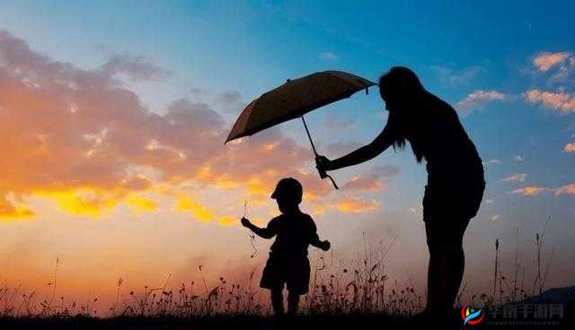 海角披风少年与妈妈的温暖故事：爱的陪伴与成长