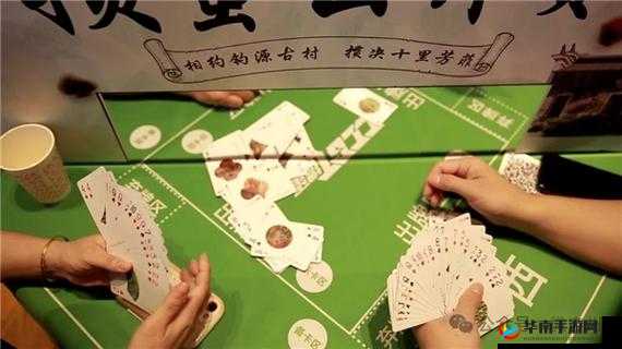 办公室桌子做剧烈运动打扑克：一场别开生面的休闲娱乐活动