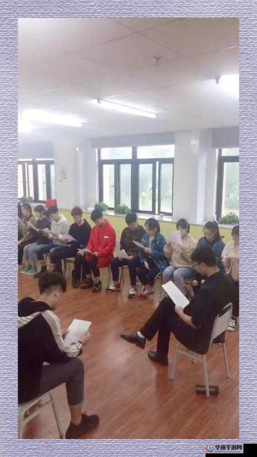 震惊大学生上课竟做出如此举动