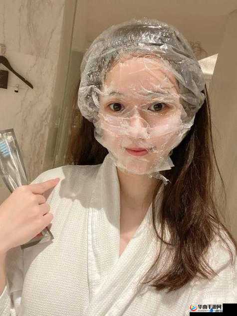 一边下奶一吃敷面膜视频：独特行为背后的故事与意义探讨