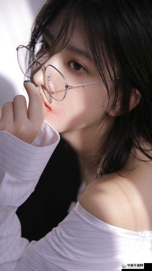 逛街时突然按下按钮，惊人的一幕发生了