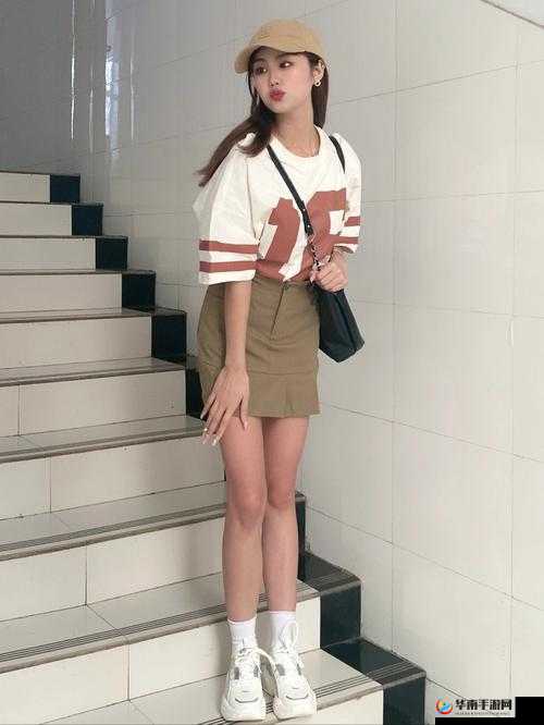 夏天短袖侧面：女生小馒头的别样风景