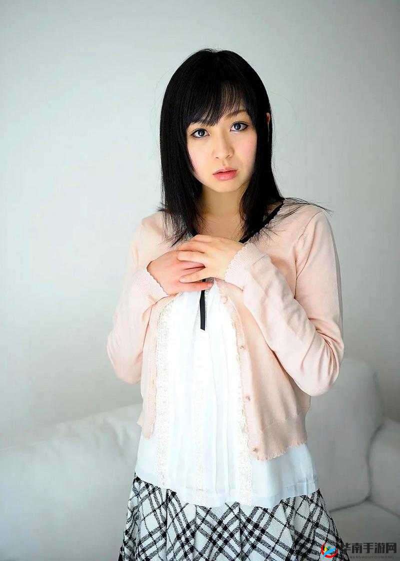 加勒比羽月希：日本女演员的璀璨之星