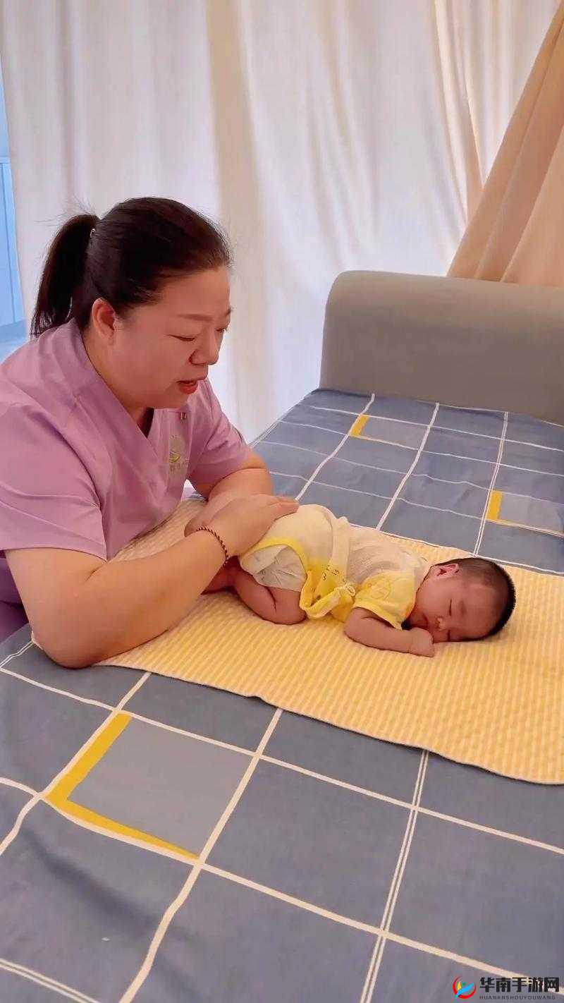 宝宝把腿抬起来靠墙上 C 这一独特姿势引发的奇妙现象