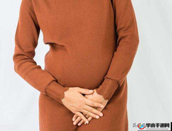 女子为爱鼓掌时流出白色液体：是生理反应还是疾病信号？