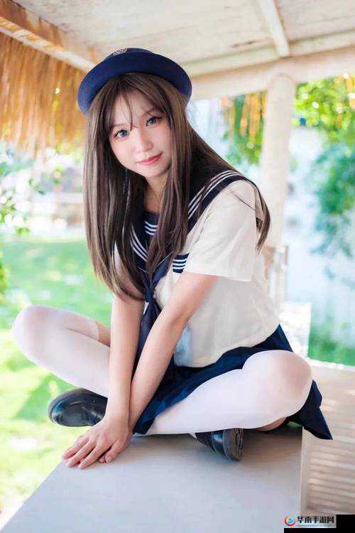 白丝校花让我帮她脱丝袜：这段难以抗拒的校园诱惑