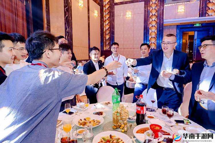 公司酒会中王总竟带其进洗手间的奇妙经历