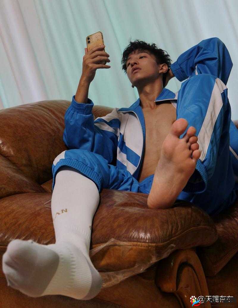 体育帅哥寝室互插男男网：探索校园男男激情生活