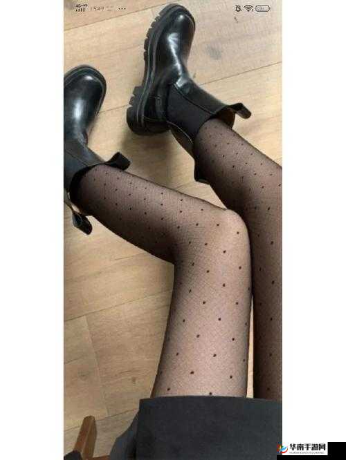 美女脱了内裤打开腿让人羞羞软件：探索私密之美