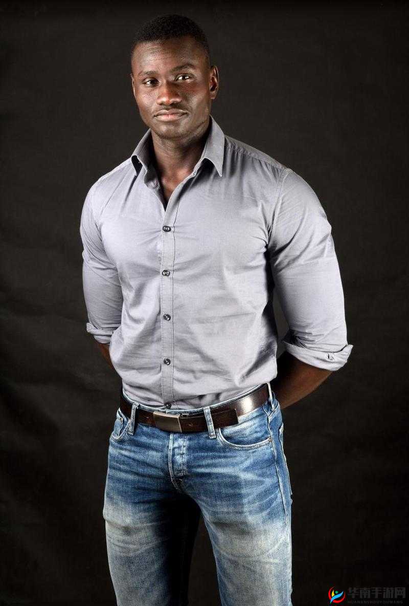 欧美最猛黑人 XXXⅩ 猛男：震撼肌肉与力量的完美结合