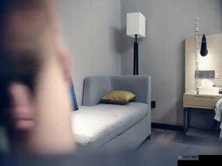 亚洲女人在 jiZZ 中高潮时的大声喊叫