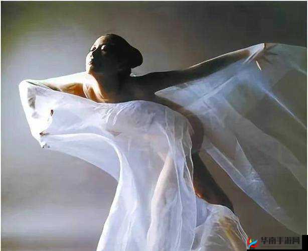 人体艺术摄影：超越常规的视觉盛宴