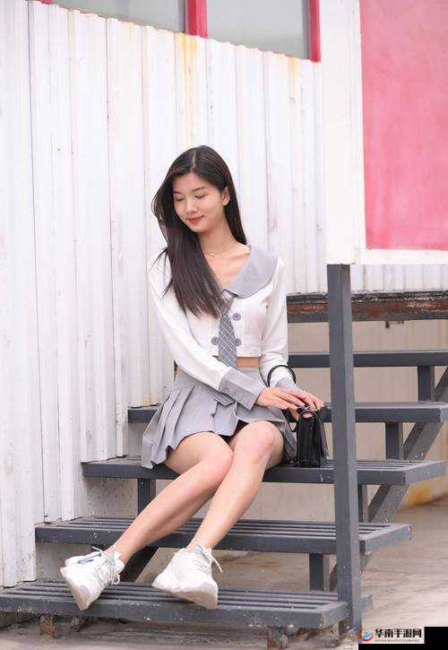 少女 B 站服：展现青春活力与独特风格的时尚服饰