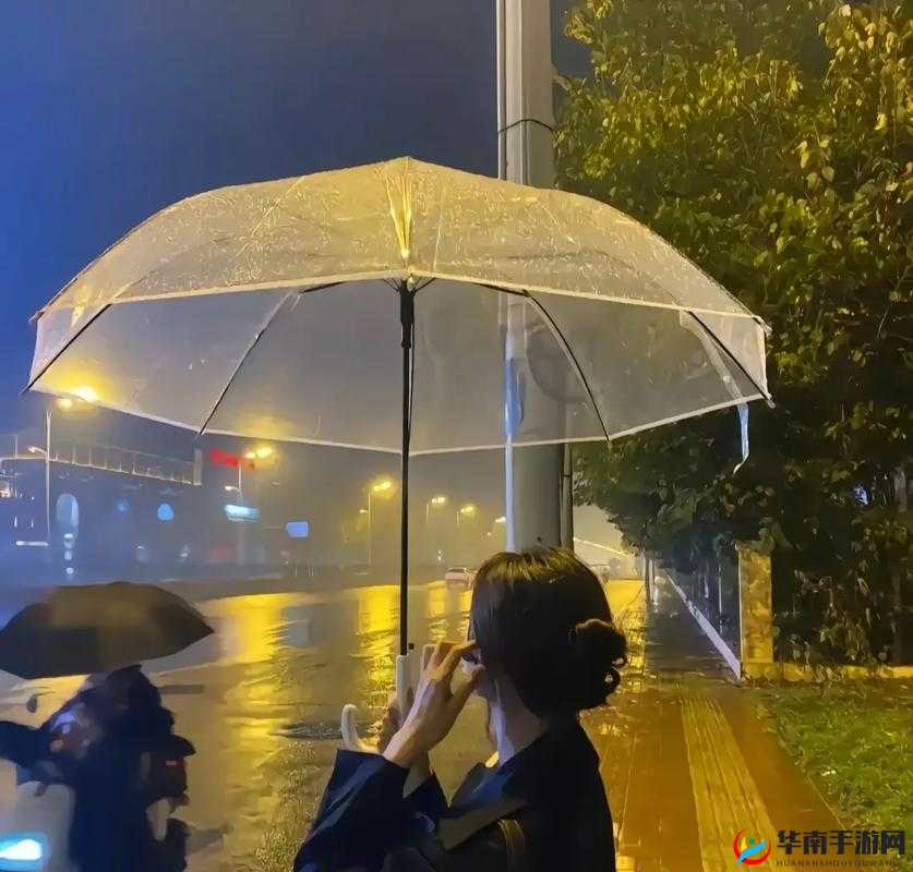 下雨天在公交车站避雨的实用 1 技巧分享