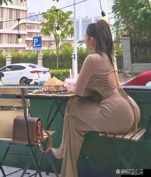 浓毛 BGMBGMBGM 胖老太太视线再次聚焦：她的眼中，岁月的故事在流淌