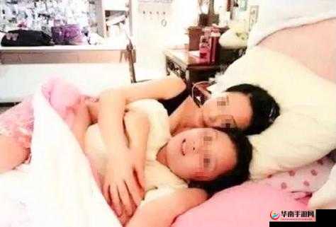 从后面紧紧抱住妈妈时突然脸一红的奇妙瞬间