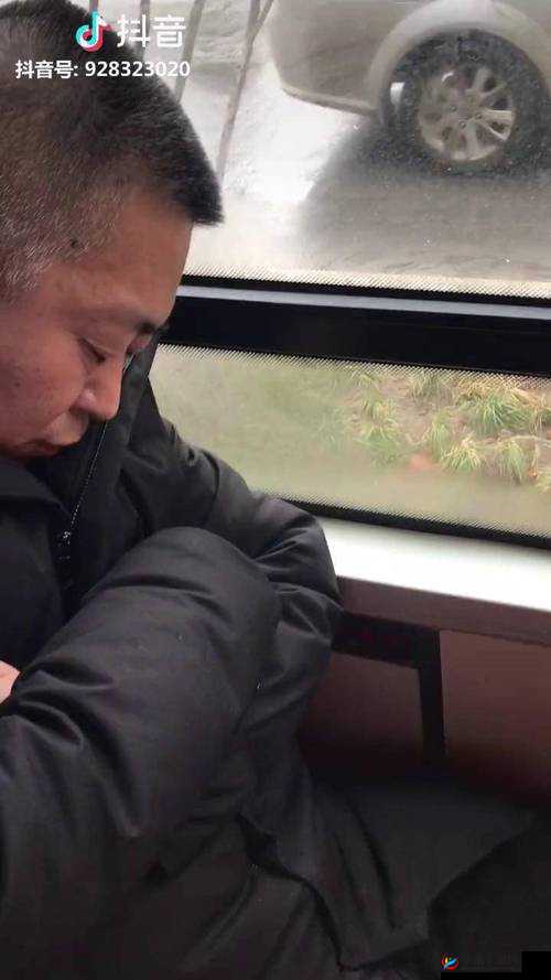 公交车上呼噜声：是梦还是现实？