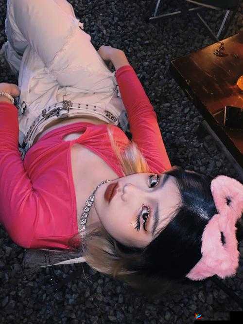 X 姓女 Rapper who knows：以音乐打破常规，展现独特魅力