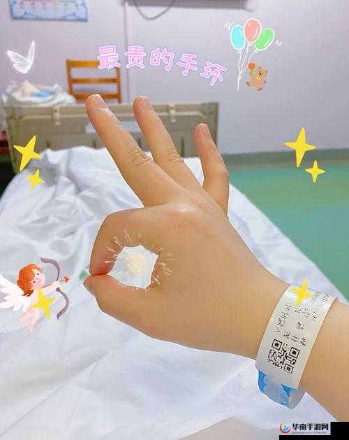 站在公交车里紧紧抓着那摇曳的手环的瞬间