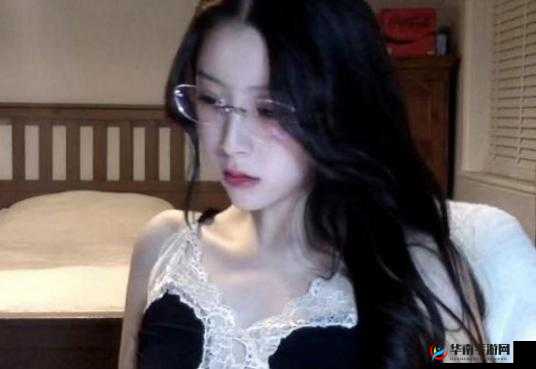 美女扣屄：私密行为引发的争议与思考