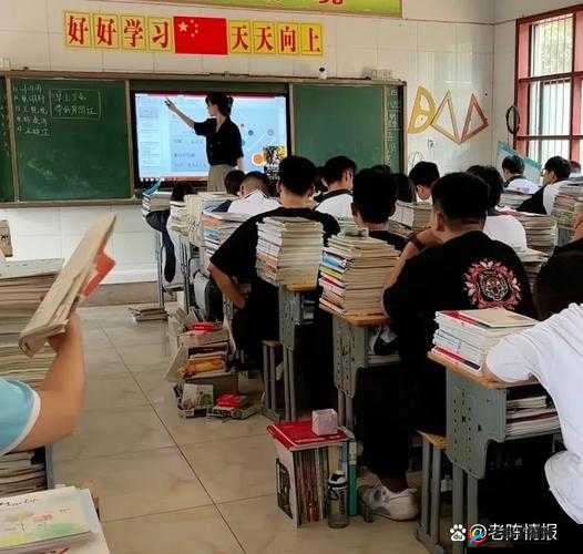 震惊女班长竟在教室做出这种事