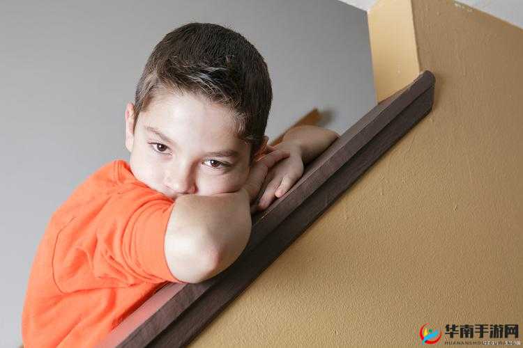 宝宝哭时喜欢把手放嘴巴里：探寻背后的心理与习惯成因