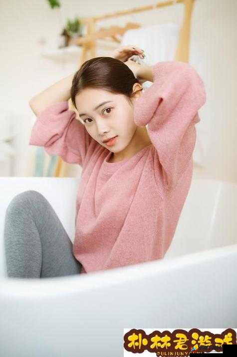 镜流口水流白色液体是正常现象吗：解析与解答