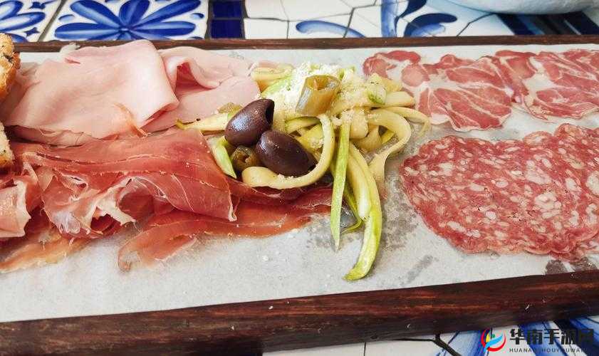 小洞想吃火腿肠喝热牛奶黄：这是一个奇特的愿望描述