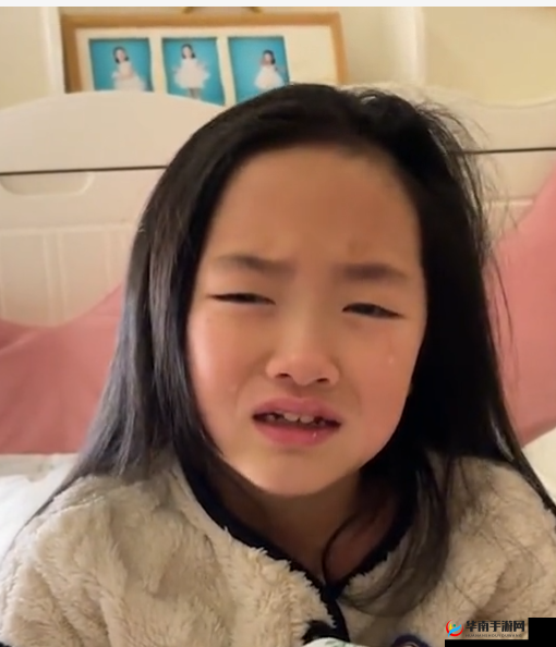 小女孩半夜给女生喂困吧，妈妈知道后崩溃大哭