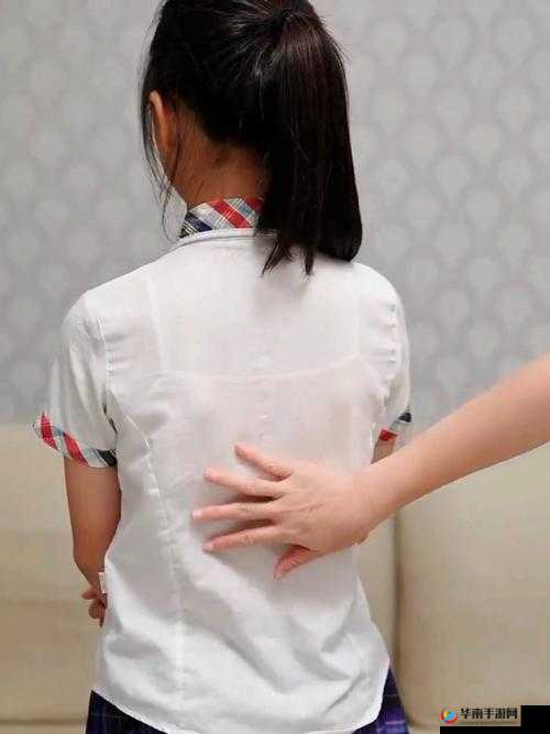 夏天女生校服太薄能看到馒头：如何解决这一尴尬问题？