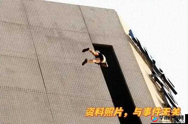 在无人的楼道，我被上司顶到了墙上