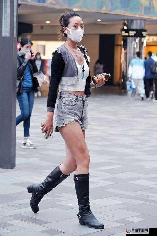 长靴之下的激情射精：独特视角的奇妙体验