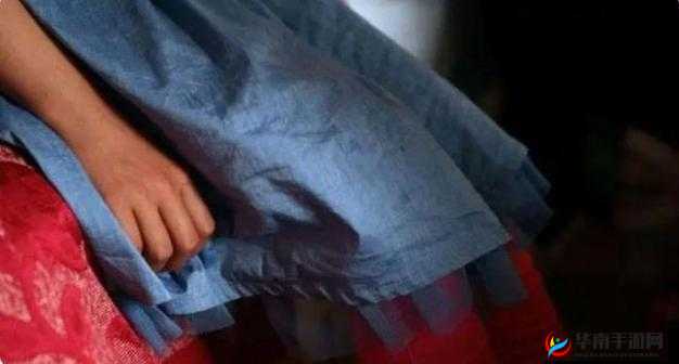 震惊车上竟发生这种事，女学生与校长校园文 H 事件