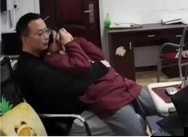 震惊班长露出竟被男生强行揉，真相令人咋舌