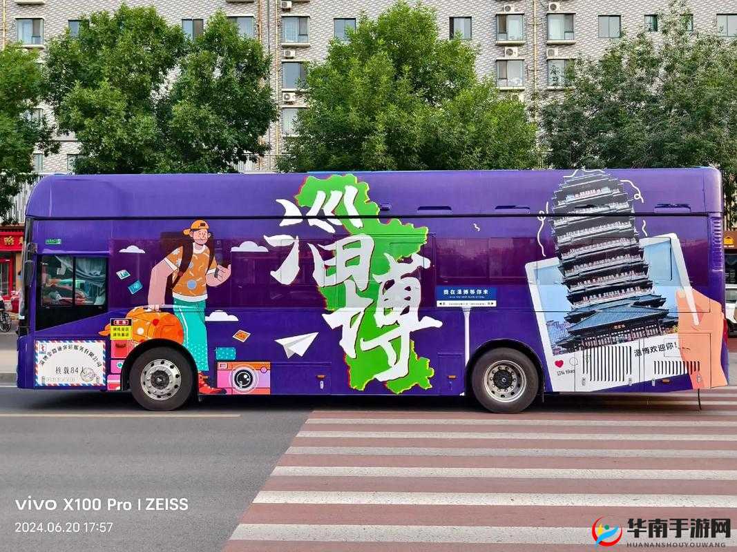 极具特色的公交列车带来别样出行体验