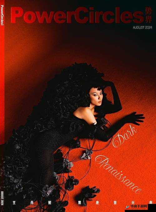 一位神秘美女与一位男性之间的私密瞬间：她打开双腿，扒开屁股，他在做什么？