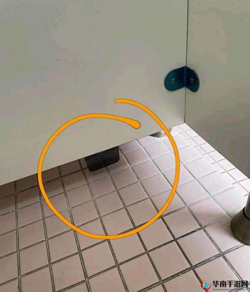 大神潜入商场厕所进行拍摄行为引发关注