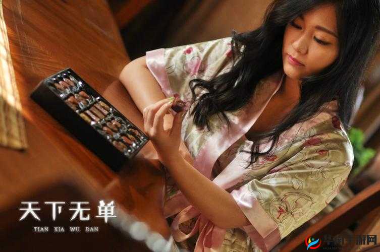 少妇撒尿露底毛多多：私密时刻的真实展现