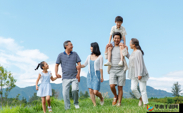 父母儿女合家欢乐齐聚一堂共享天伦之乐